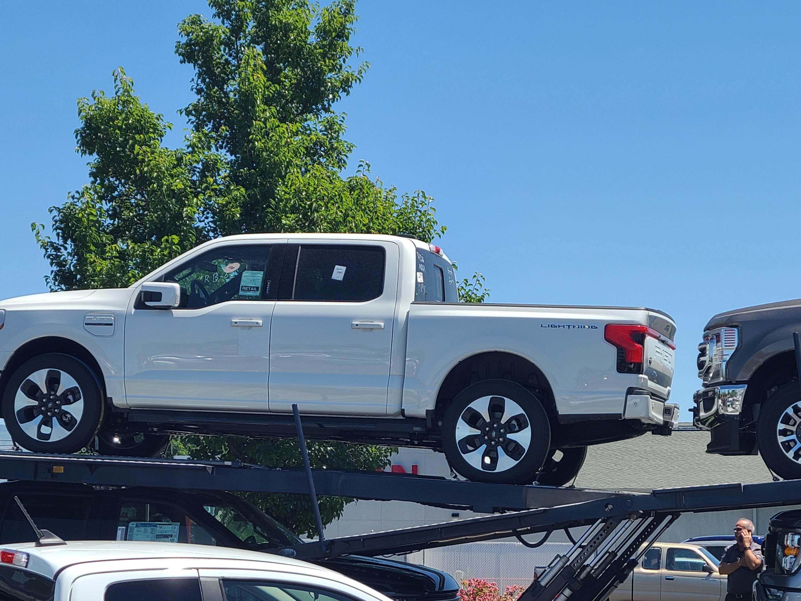 Ford F-150 Lightning ✅ 4/18 Lightning Build Week Group Resized_20220630_131114.jpe