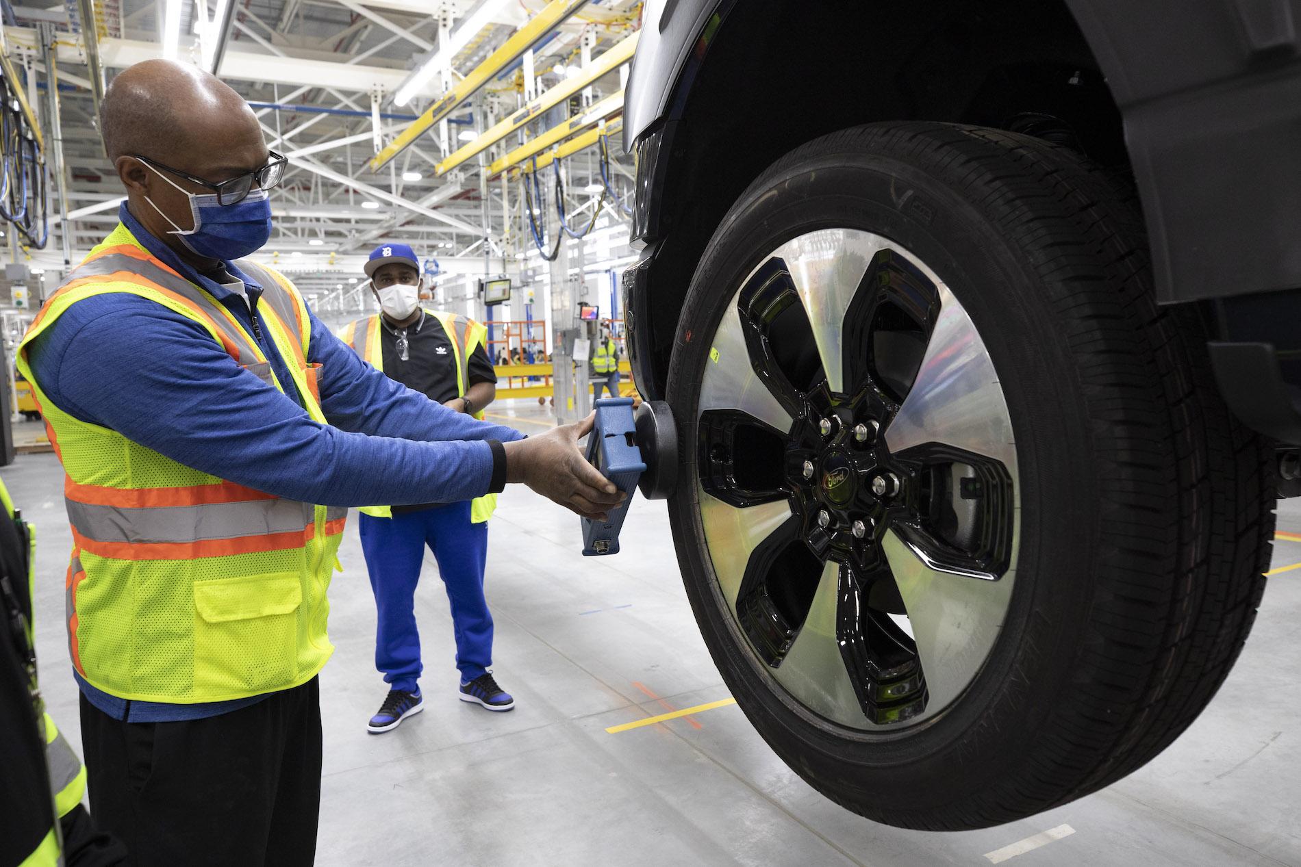 Ford F-150 Lightning Ford Doubling F-150 Lightning Production Capacity to 150,000 Per Year. Order Invitations Begin Thursday. REVC_5 (1)