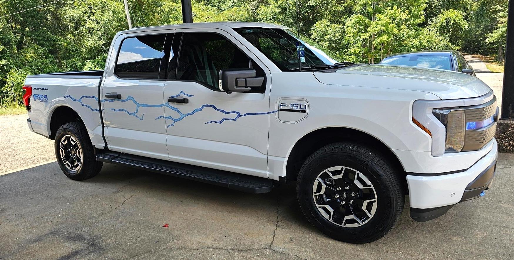 Ford F-150 Lightning Got some custom decal work done smPZKS5U-675642029