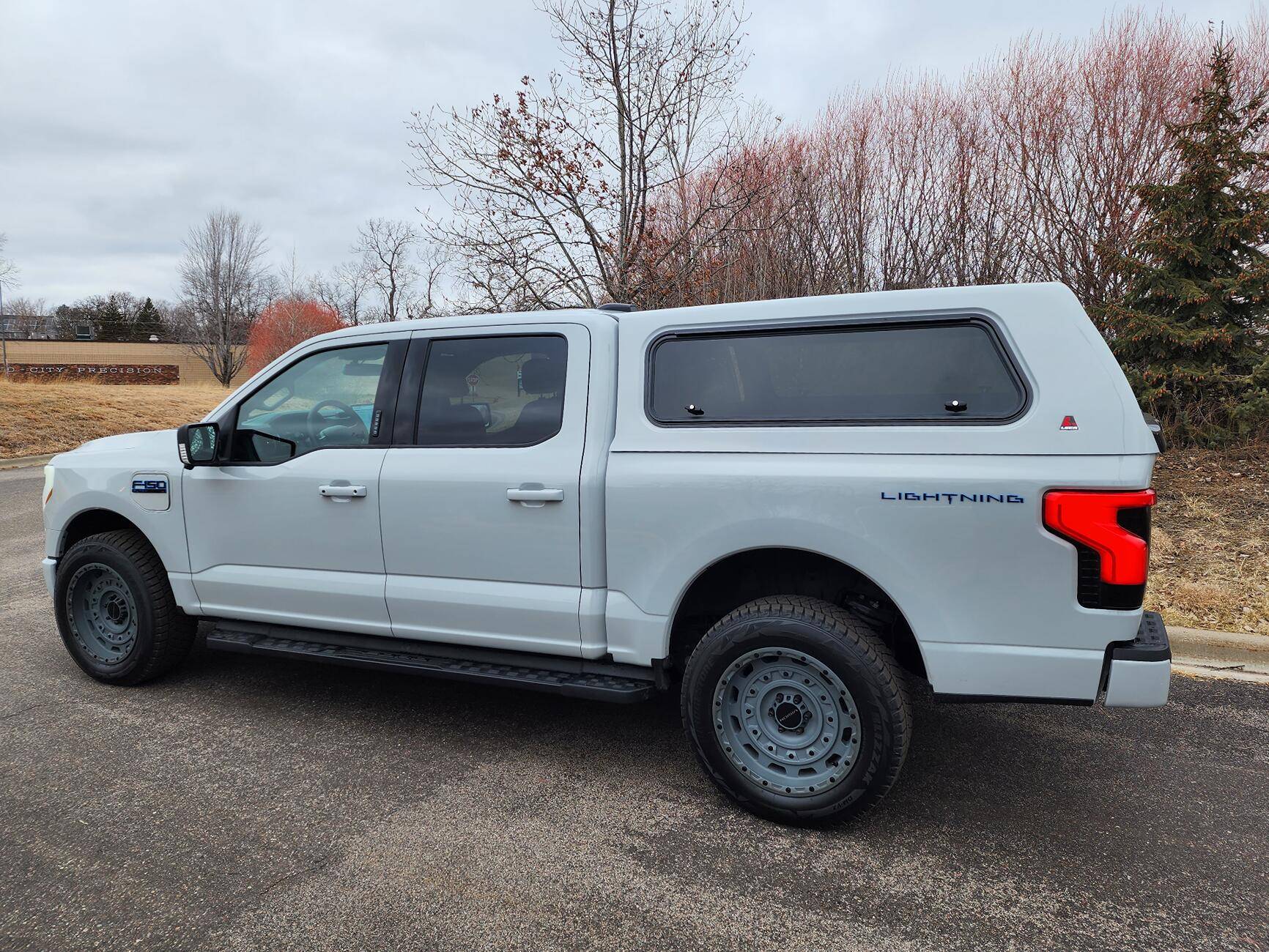 Ford F-150 Lightning Anyone using airbags for hauling with Lightning? Stock suspension