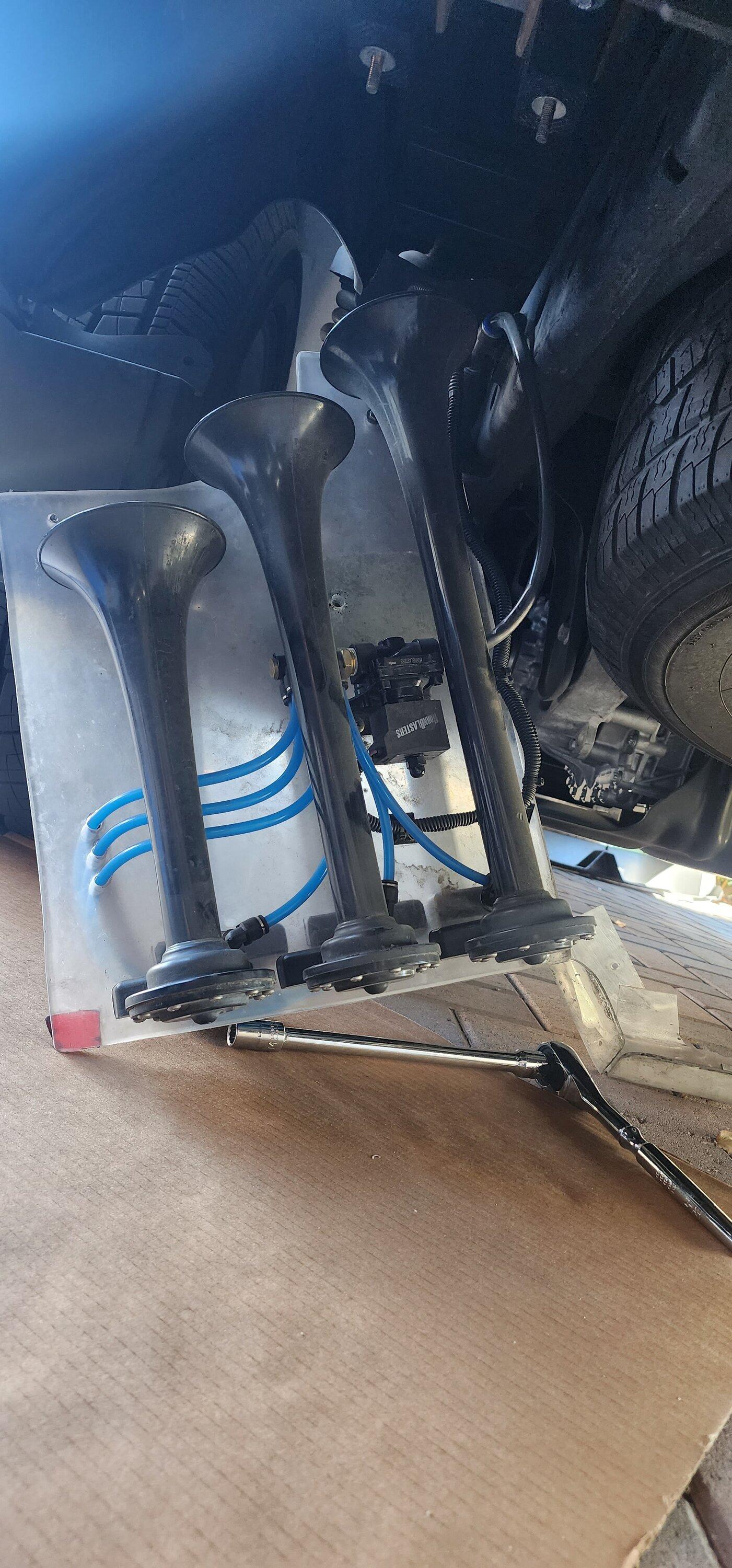 Ford F-150 Lightning “NIGHTMARE EDITION TRAIN HORN” Setup- 147.7 dB for the F150 Lightning Train Horn on rear mounting plate