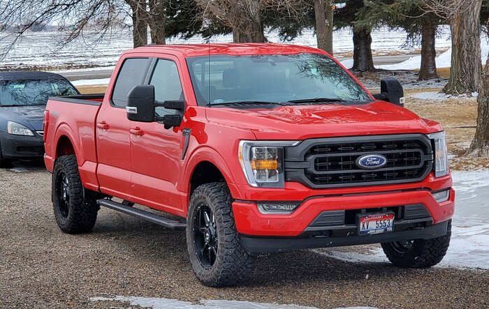 2021 F150 XLT Race Red 305/55/20 tires with 2" leveling kit