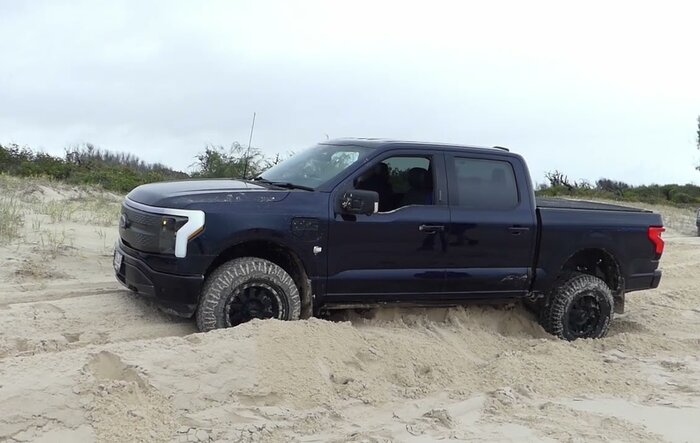 Thunderbolt has some dirty weekends (pics & videos) -- offroading in mud, sand, hills