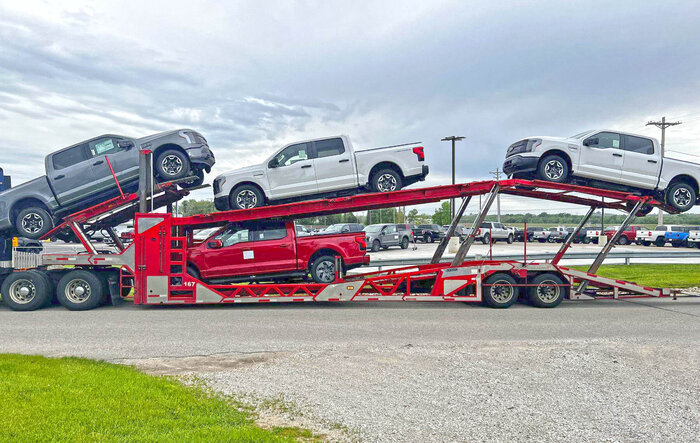 2025 Ford Lightning @ 5% Under Invoice at Granger Motors!!!!!