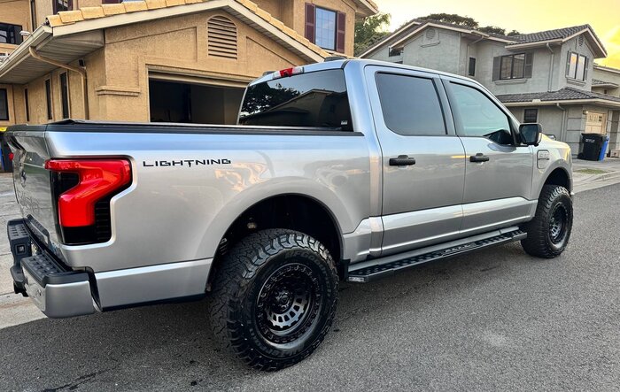 2023 Lightning XLT SR leveled with 17 inch Fuel Zephyr  and 285/70/17 KO3